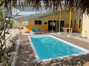Grote gezellige Villa Lora met prive zwembad in Julianadorp